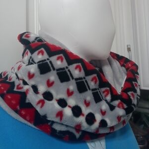 Vera Bradley Fleece Infinity Winter Scarf 100% polyester Argyle black red gray